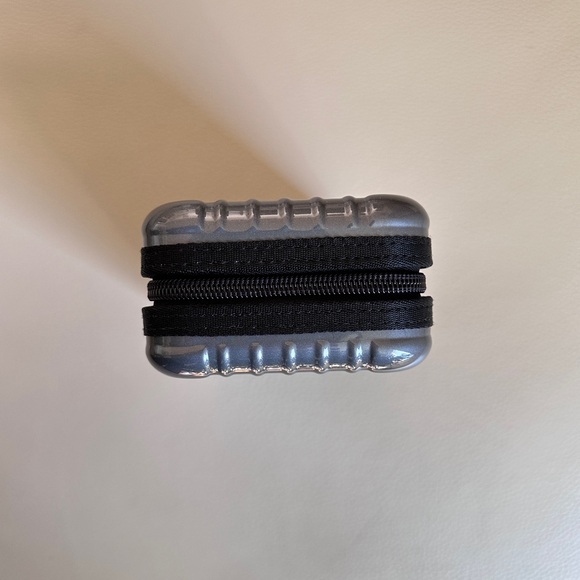 Rimowa Cosmetic Case - Picture 2 of 7